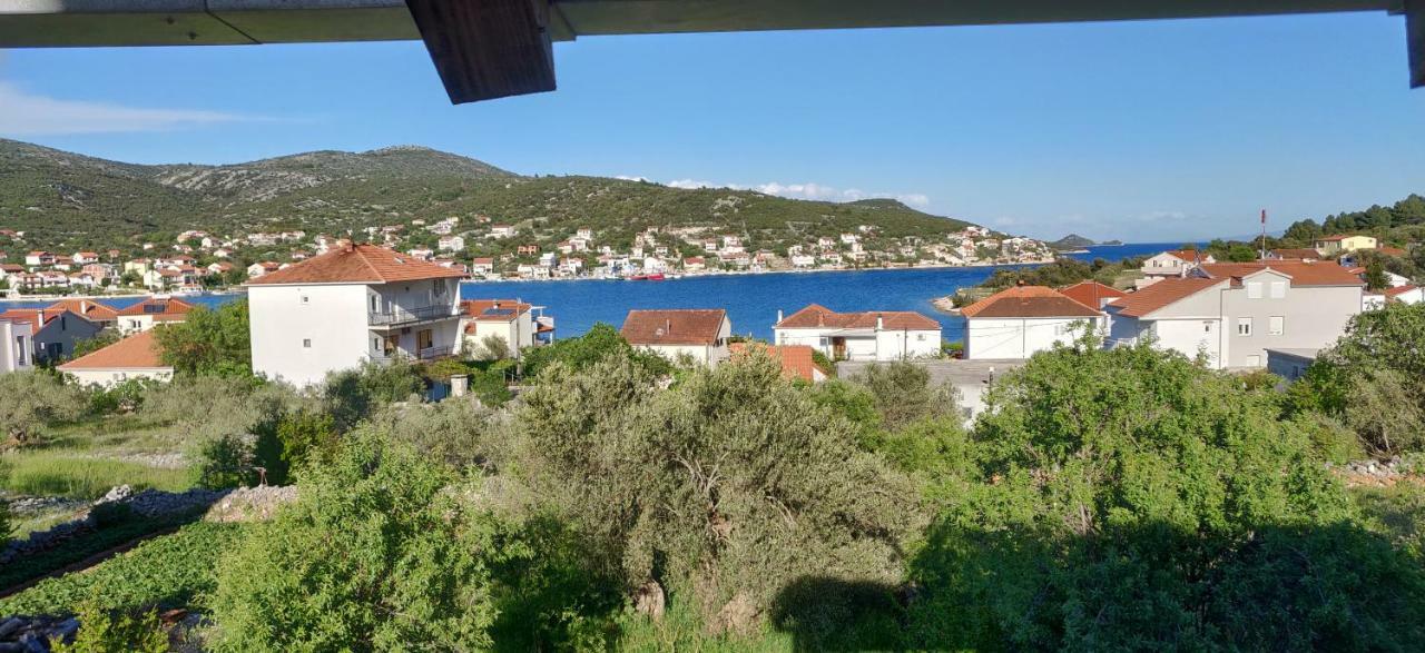 Guest House Maslina Vinišće 외부 사진